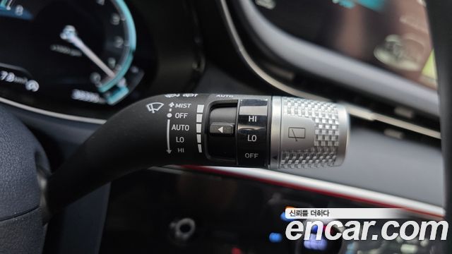 Genesis GV70 2023 — photo 28