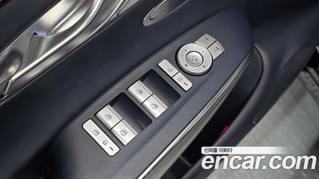 Genesis GV70 2023 — photo 30
