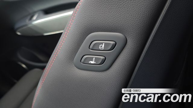 Genesis GV70 2023 — photo 35