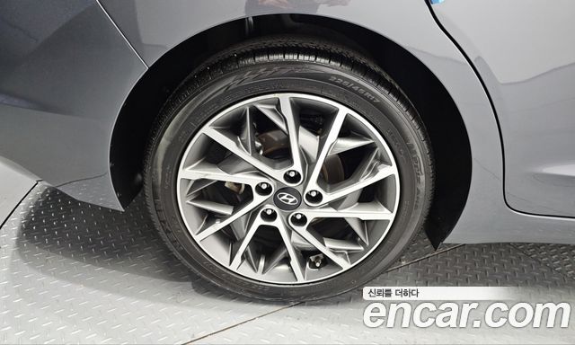 Hyundai AVANTE 2020 — photo 5