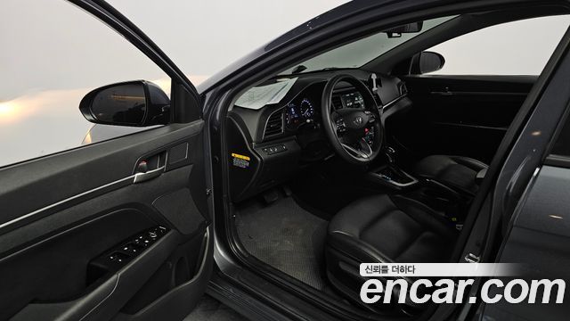 Hyundai AVANTE 2020 — photo 11
