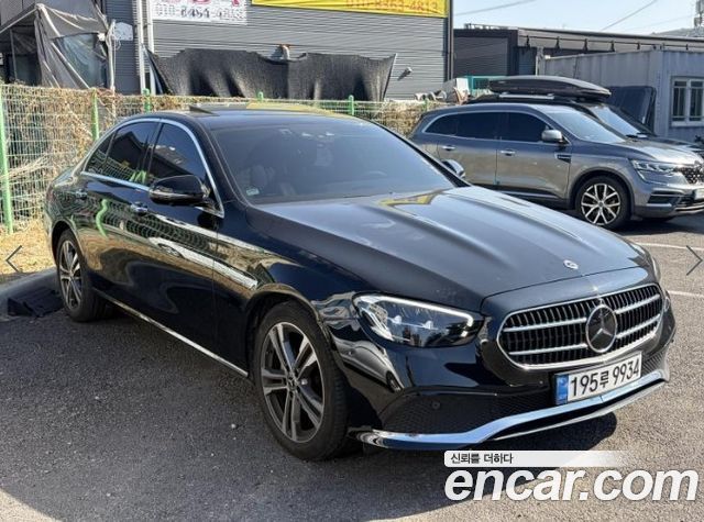 Mercedes-Benz E-Class 2023 — photo 2