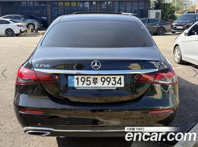Mercedes-Benz E-Class 2023 — photo 5