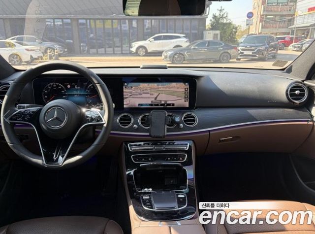 Mercedes-Benz E-Class 2023 — photo 6