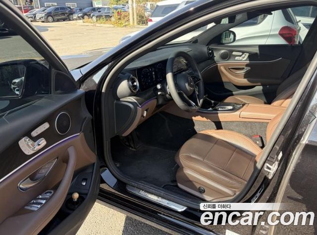 Mercedes-Benz E-Class 2023 — photo 7