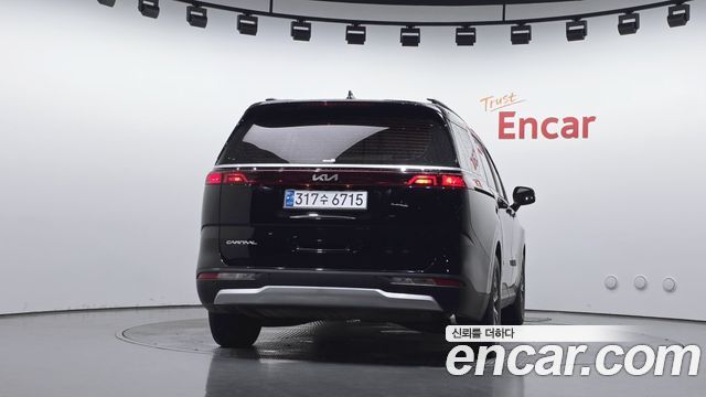 Kia Canival 2023 — photo 4