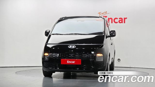 Hyundai Staria 2025 — photo 3