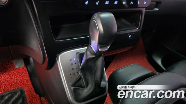 Hyundai Staria 2025 — photo 12