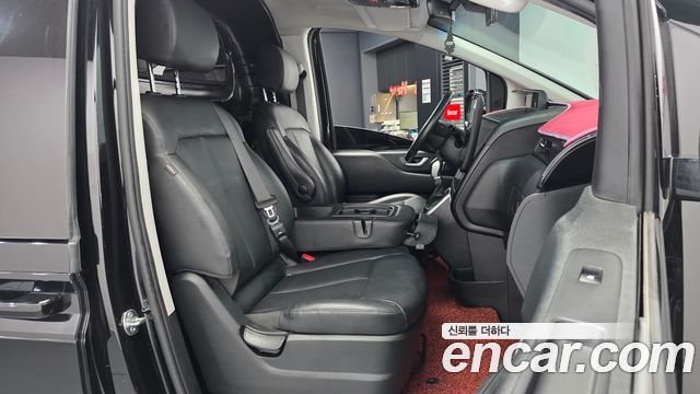 Hyundai Staria 2025 — photo 17