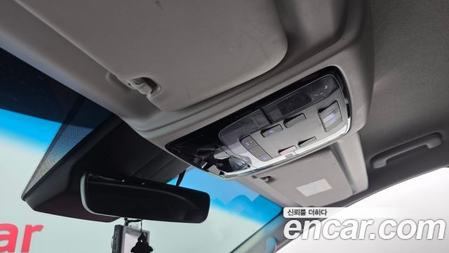 Hyundai Staria 2025 — photo 25