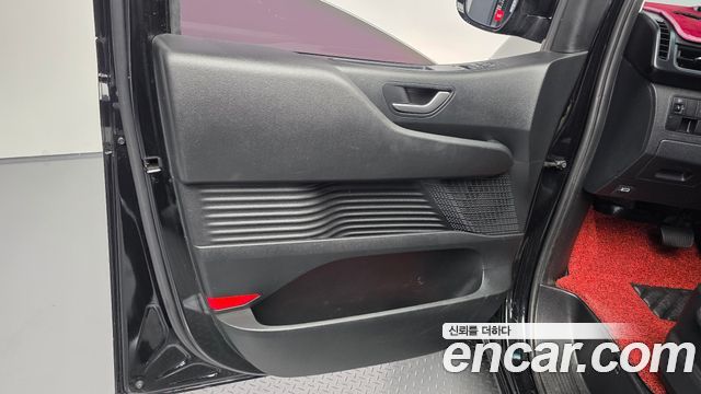 Hyundai Staria 2025 — photo 14
