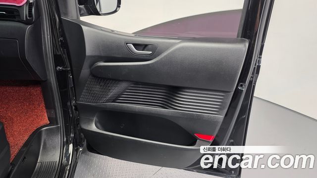 Hyundai Staria 2025 — photo 15