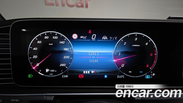 Mercedes-Benz GLE-Class 2026 — photo 11