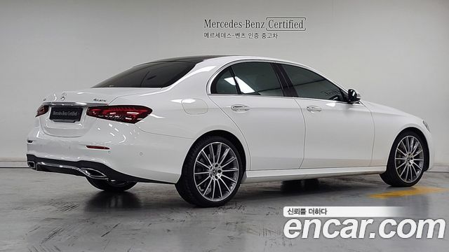 Mercedes-Benz E-Class 2022 — photo 2