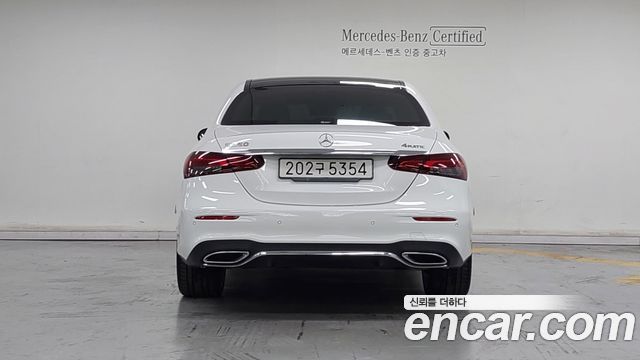 Mercedes-Benz E-Class 2022 — photo 4