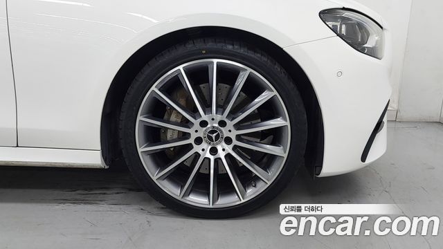 Mercedes-Benz E-Class 2022 — photo 5