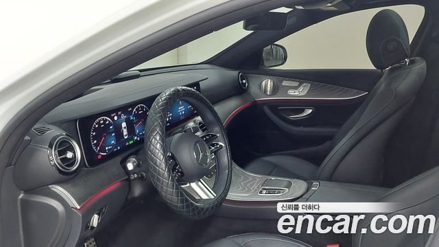 Mercedes-Benz E-Class 2022 — photo 9
