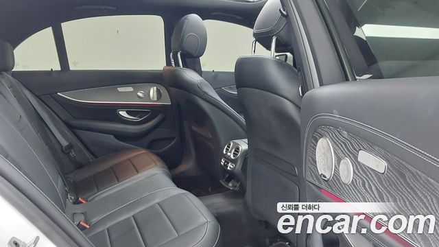Mercedes-Benz E-Class 2022 — photo 10