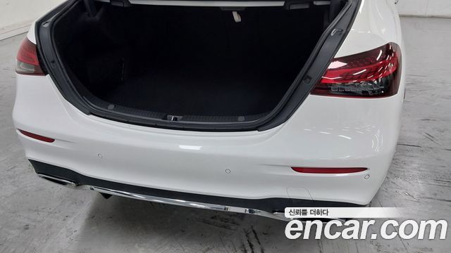 Mercedes-Benz E-Class 2022 — photo 11