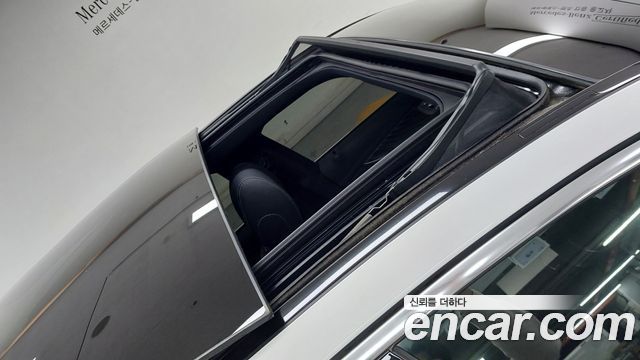 Mercedes-Benz E-Class 2022 — photo 12