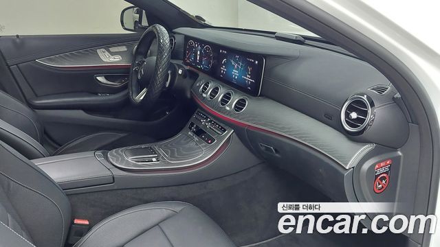Mercedes-Benz E-Class 2022 — photo 13