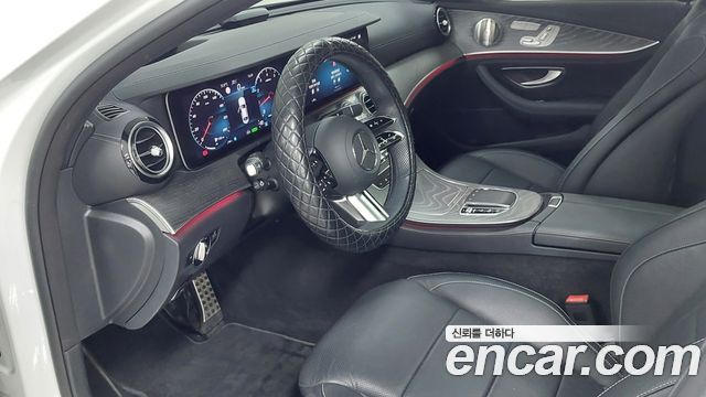 Mercedes-Benz E-Class 2022 — photo 14