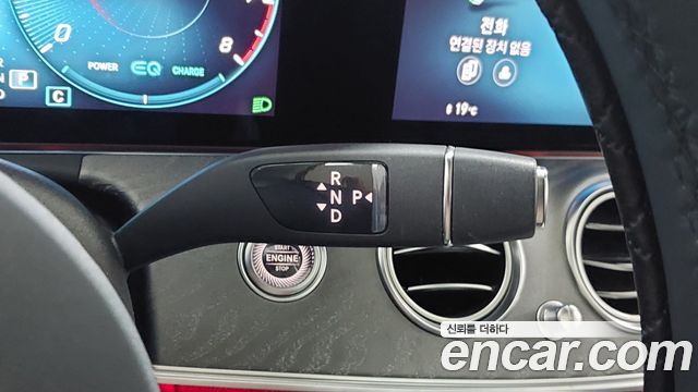Mercedes-Benz E-Class 2022 — photo 20