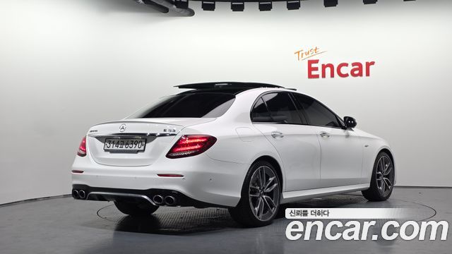 Mercedes-Benz E-Class 2019 — photo 2