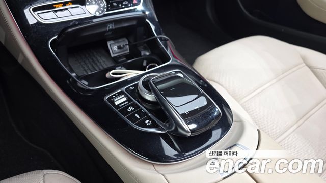 Mercedes-Benz E-Class 2019 — photo 12