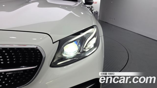 Mercedes-Benz E-Class 2019 — photo 8