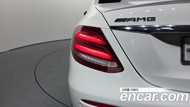 Mercedes-Benz E-Class 2019 — photo 9