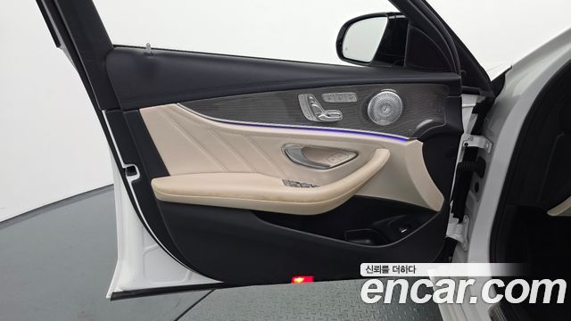 Mercedes-Benz E-Class 2019 — photo 14