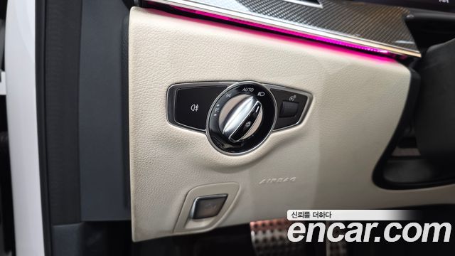 Mercedes-Benz E-Class 2019 — photo 28