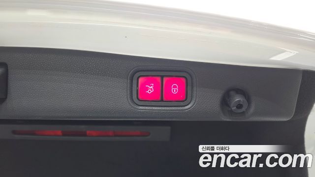 Mercedes-Benz E-Class 2019 — photo 30