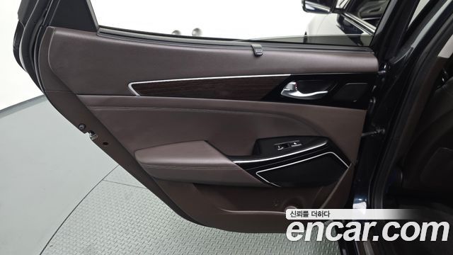 Kia K7 2017 — photo 15