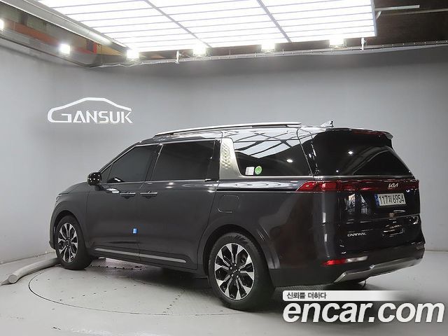 Kia Canival 2023 — photo 3
