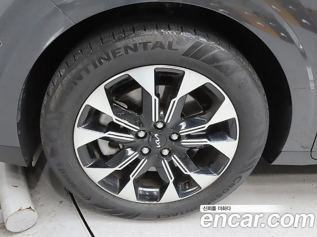 Kia Canival 2023 — photo 5
