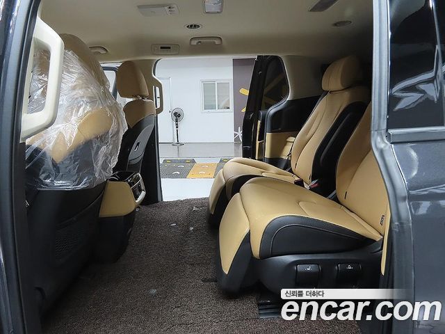Kia Canival 2023 — photo 10