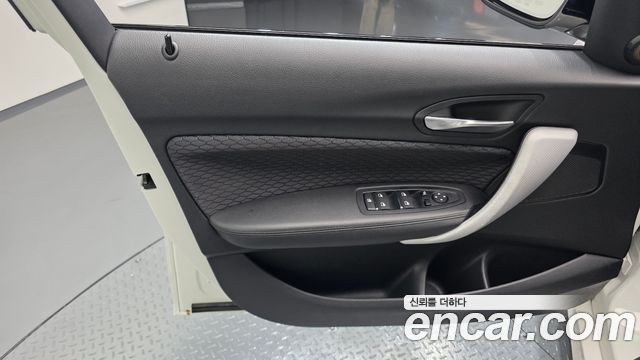 BMW 1-Series 2018 — photo 14