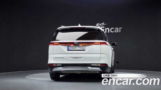 Kia Canival 2021 — photo 4