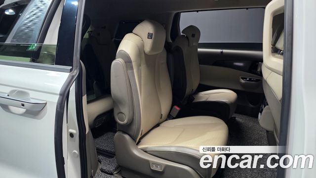 Kia Canival 2021 — photo 18