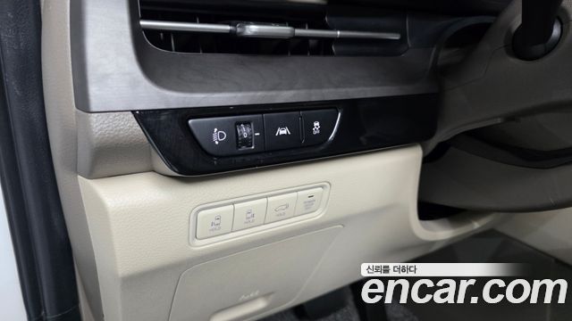 Kia Canival 2021 — photo 23