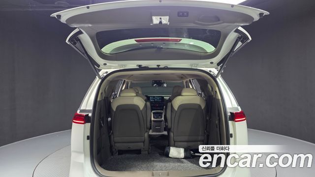 Kia Canival 2021 — photo 26
