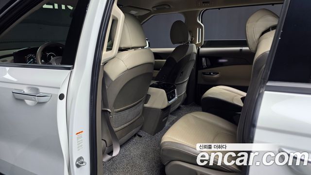 Kia Canival 2021 — photo 16