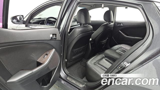 Kia K5 2013 — photo 16