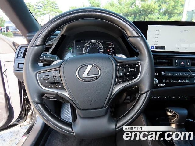 Lexus ES 2024 — photo 8