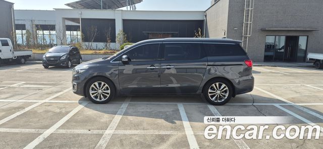 Kia Canival 2018 — photo 4
