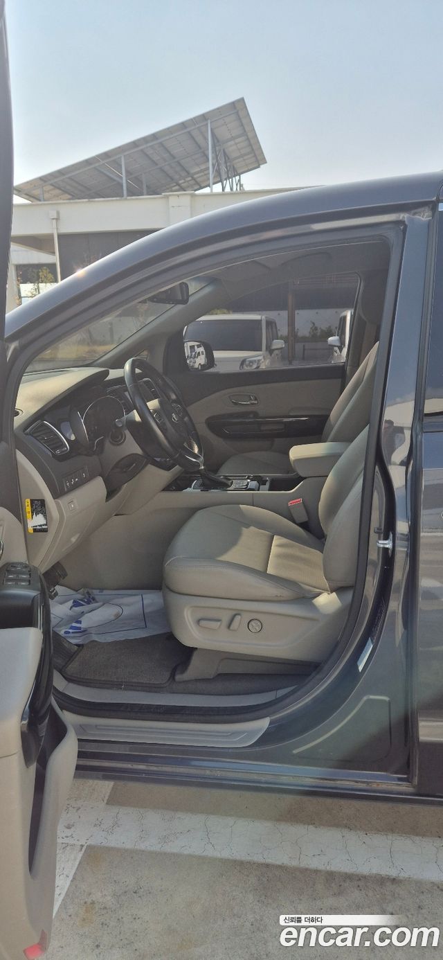 Kia Canival 2018 — photo 9