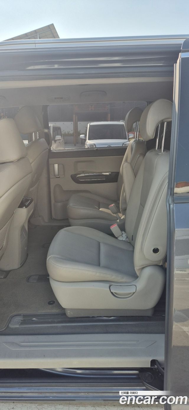 Kia Canival 2018 — photo 10