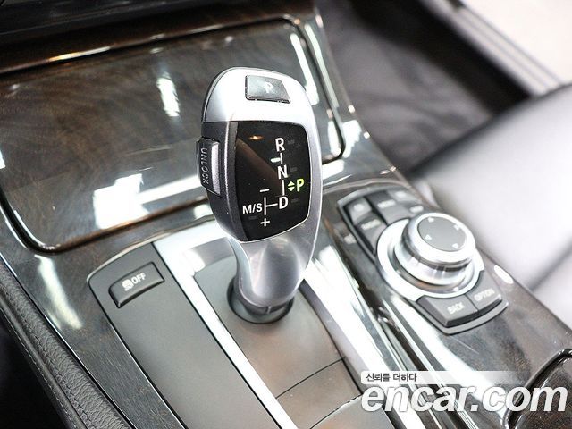 BMW 5-Series 2011 — photo 8